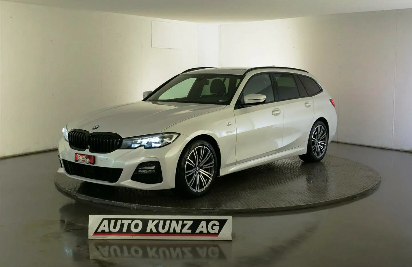 BMW 320d xDriveTouring M-Sport Automat  Image 1